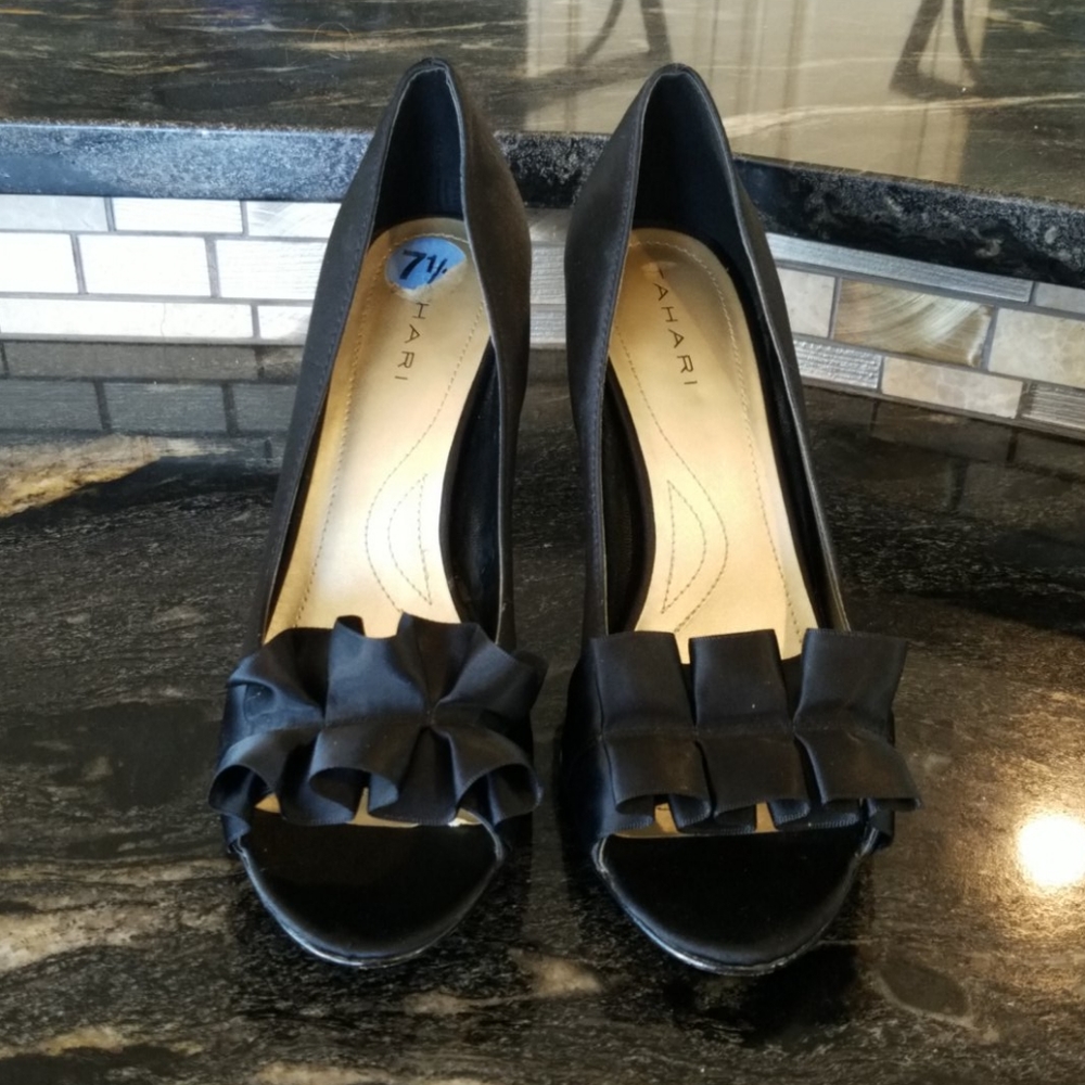 Ladies heel shoes